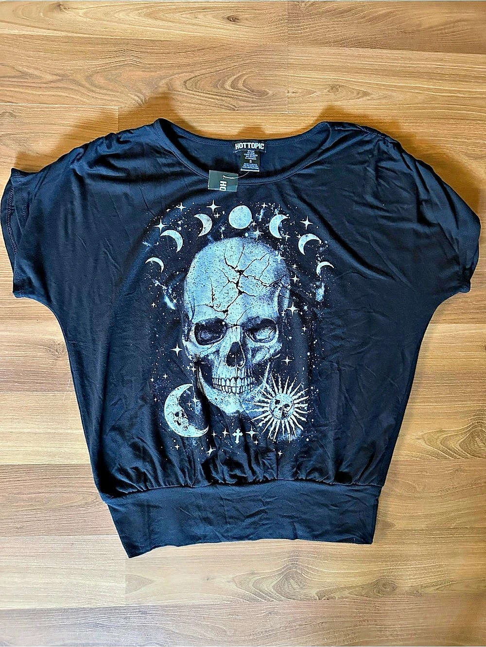 🆕 Hot Topic Skull Moon Graphic Short Sleeve Top Size Small NWT